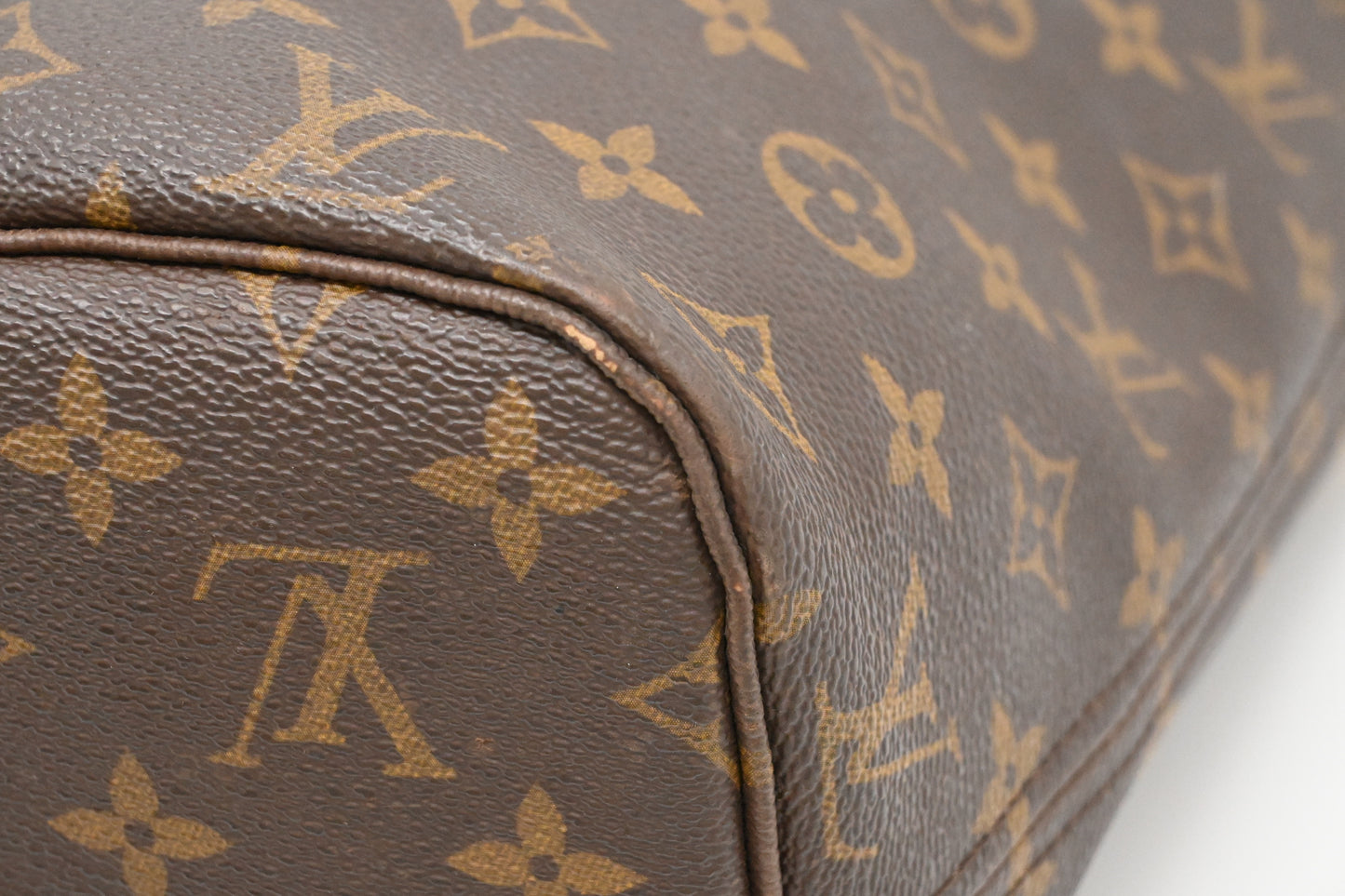 Louis Vuitton Neverfull MM in Monogram Canvas