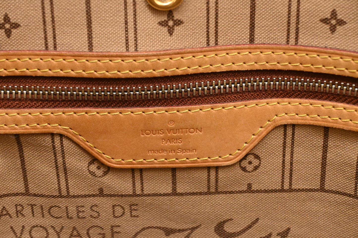Louis Vuitton Neverfull MM in Monogram Canvas