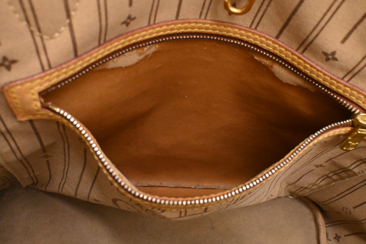 Louis Vuitton Neverfull MM in Monogram Canvas