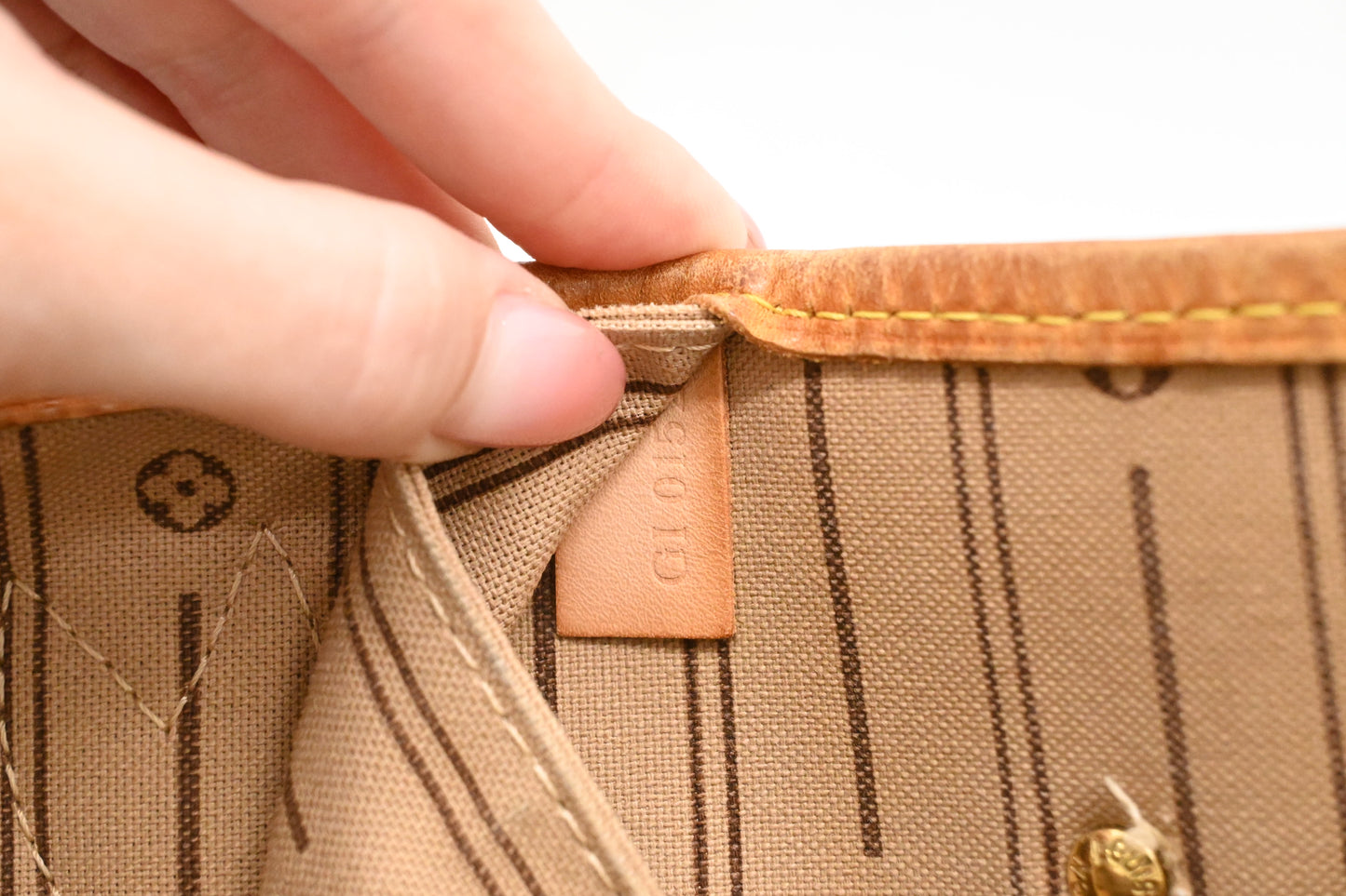 Louis Vuitton Neverfull MM in Monogram Canvas