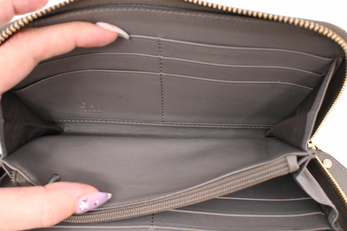Gucci Wallet in Grey Microguccissima Leather