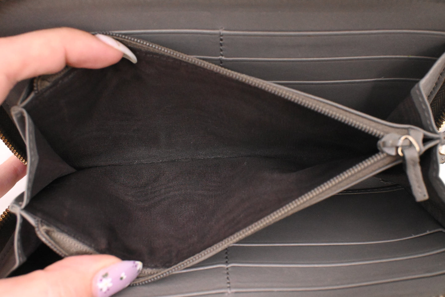 Gucci Wallet in Grey Microguccissima Leather