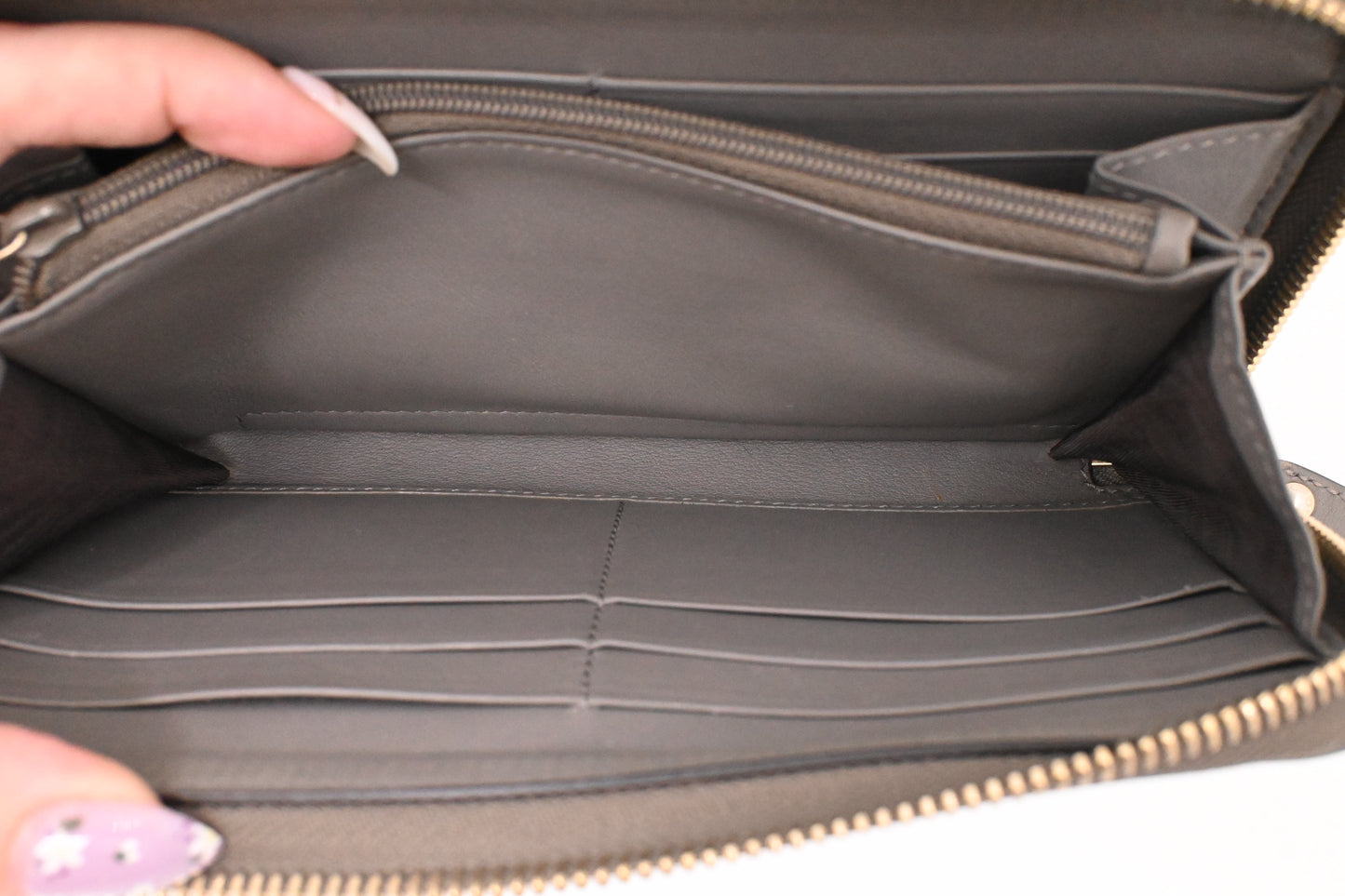 Gucci Wallet in Grey Microguccissima Leather