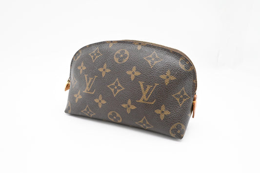 Louis Vuitton Pochette Cosmetique in Monogram Canvas