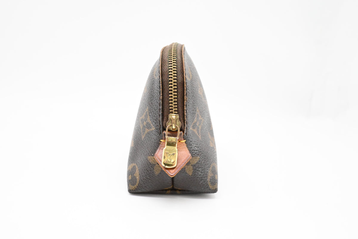 Louis Vuitton Pochette Cosmetique in Monogram Canvas