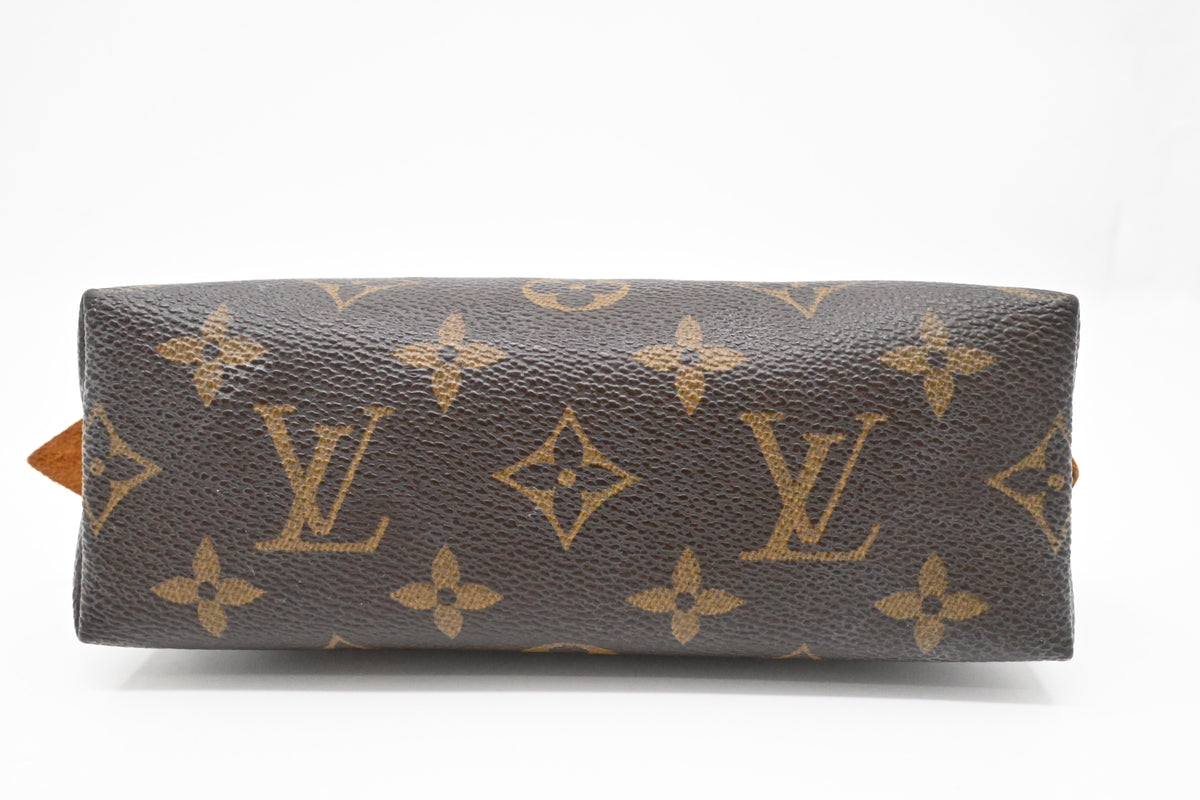 Louis Vuitton Pochette Cosmetique in Monogram Canvas