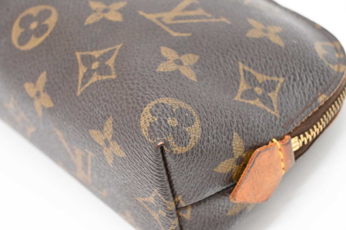 Louis Vuitton Pochette Cosmetique in Monogram Canvas