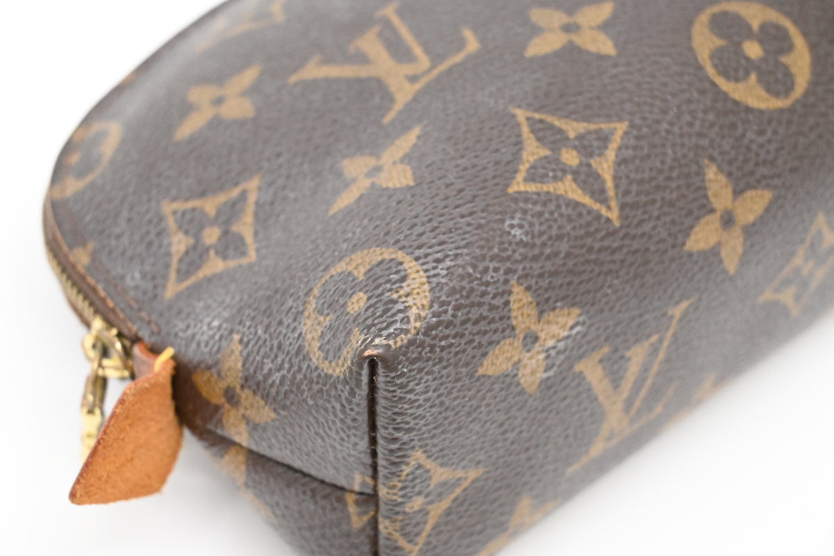 Louis Vuitton Pochette Cosmetique in Monogram Canvas