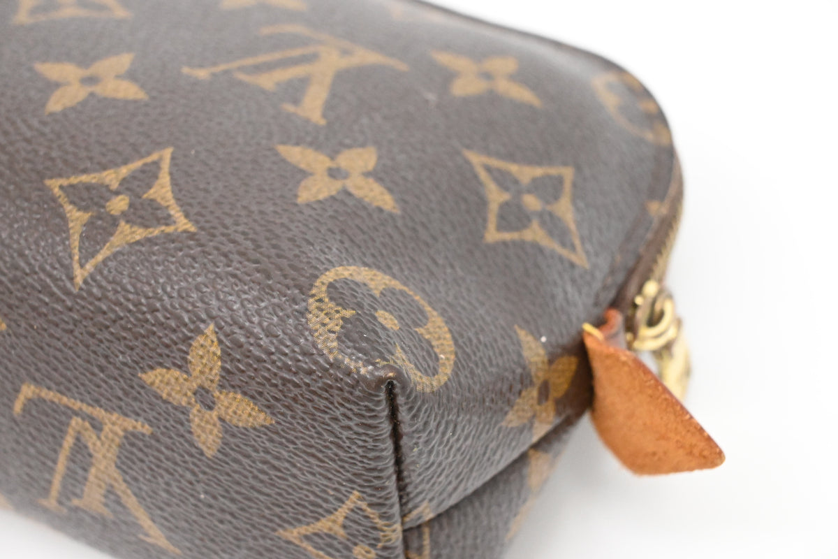 Louis Vuitton Pochette Cosmetique in Monogram Canvas