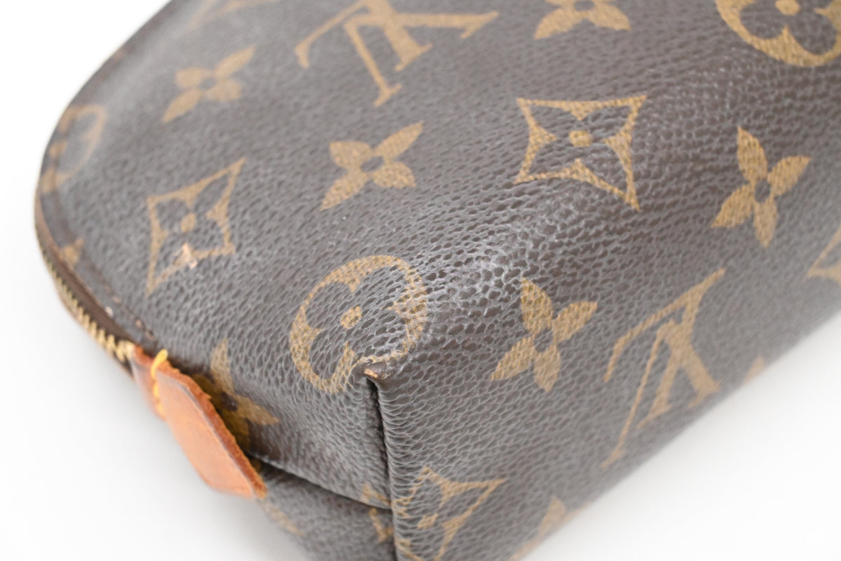 Louis Vuitton Pochette Cosmetique in Monogram Canvas