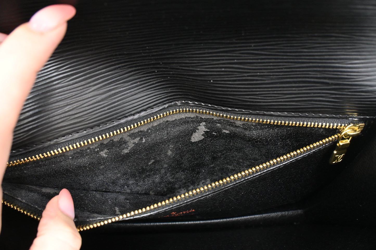 Louis Vuitton Sellier Dragonne in Black Epi Leather