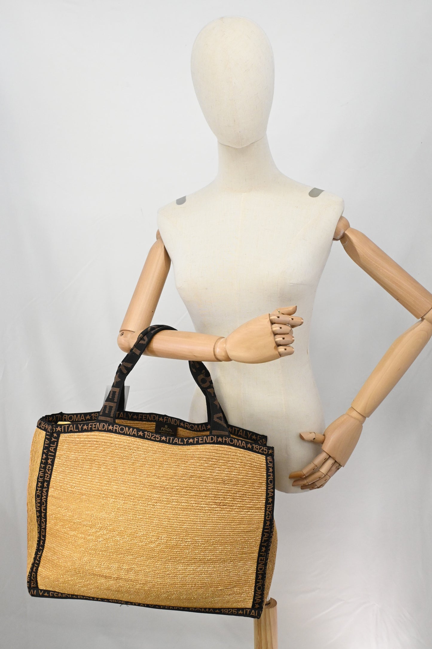 Fendi Roma 1925 Tote Bag in Beige Wicker