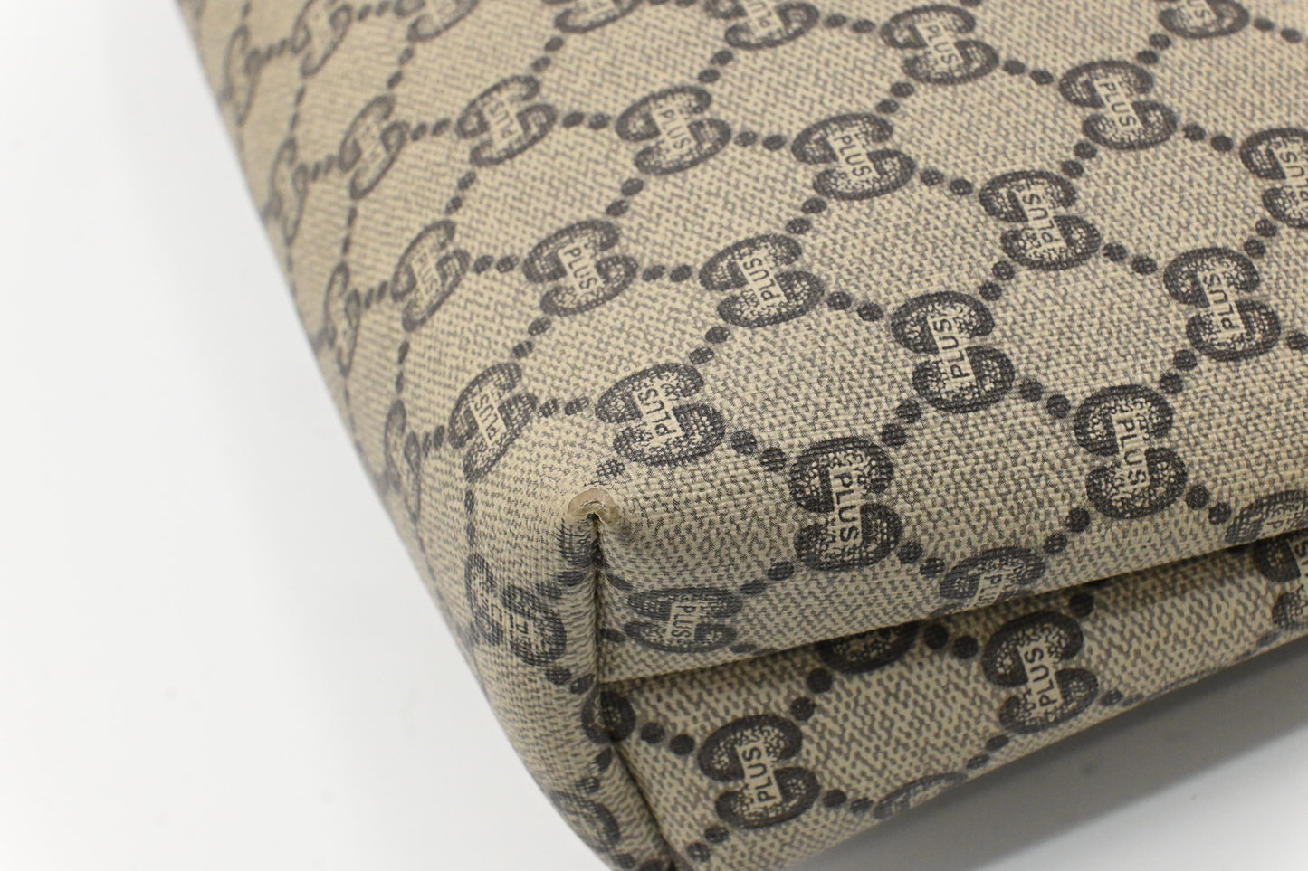 Gucci Plus Clutch in GG Plus Supreme Canvas