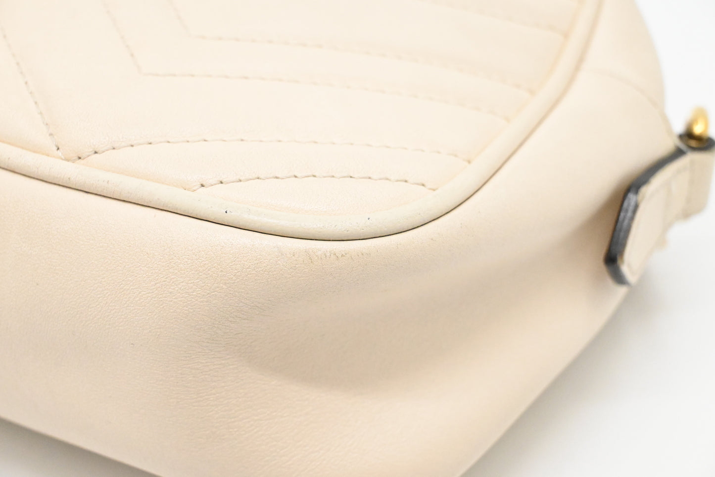 Gucci Marmont Crossbody Bag in White Leather