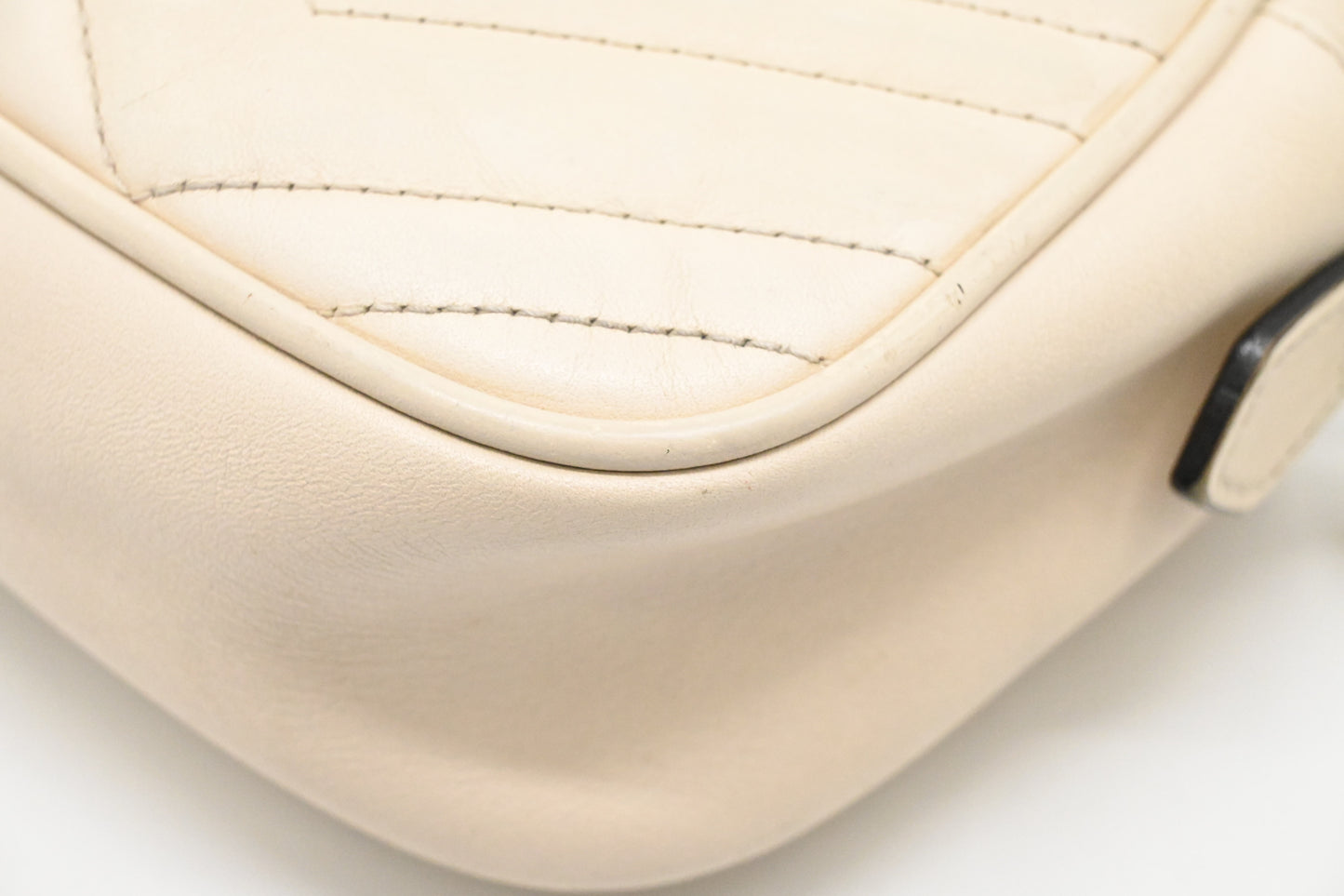 Gucci Marmont Crossbody Bag in White Leather