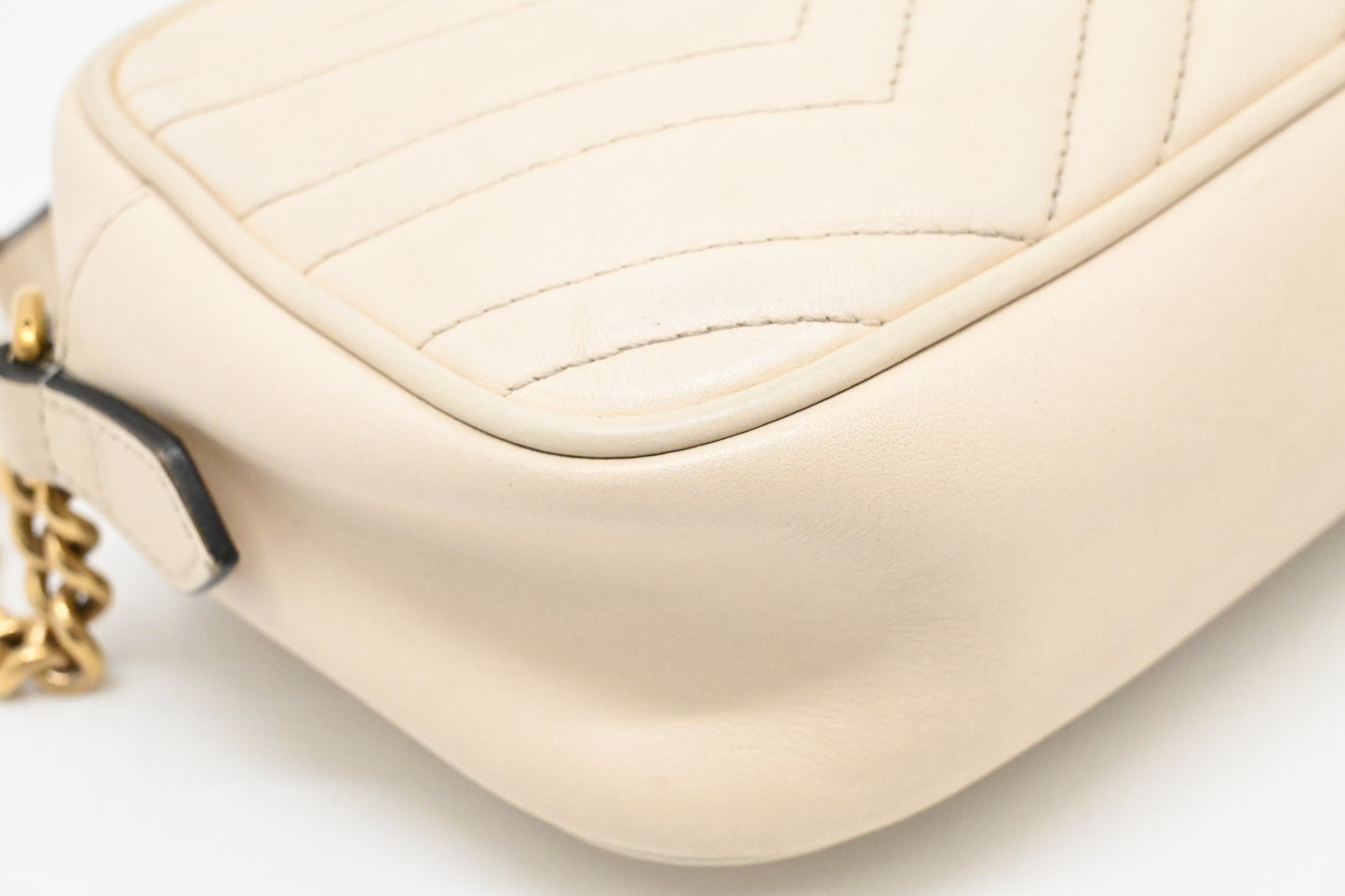 Gucci Marmont Crossbody Bag in White Leather