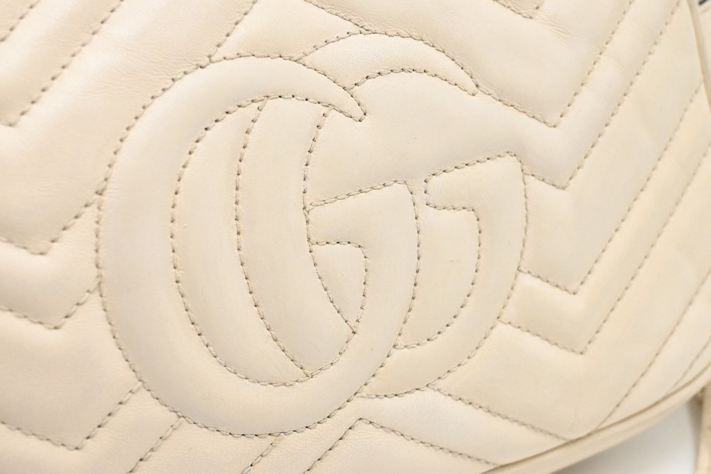 Gucci Marmont Crossbody Bag in White Leather