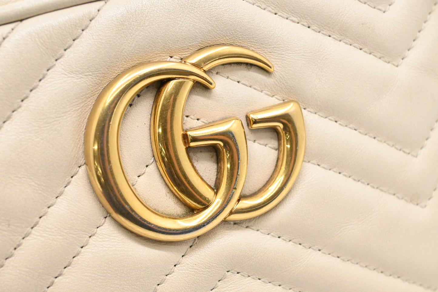 Gucci Marmont Crossbody Bag in White Leather