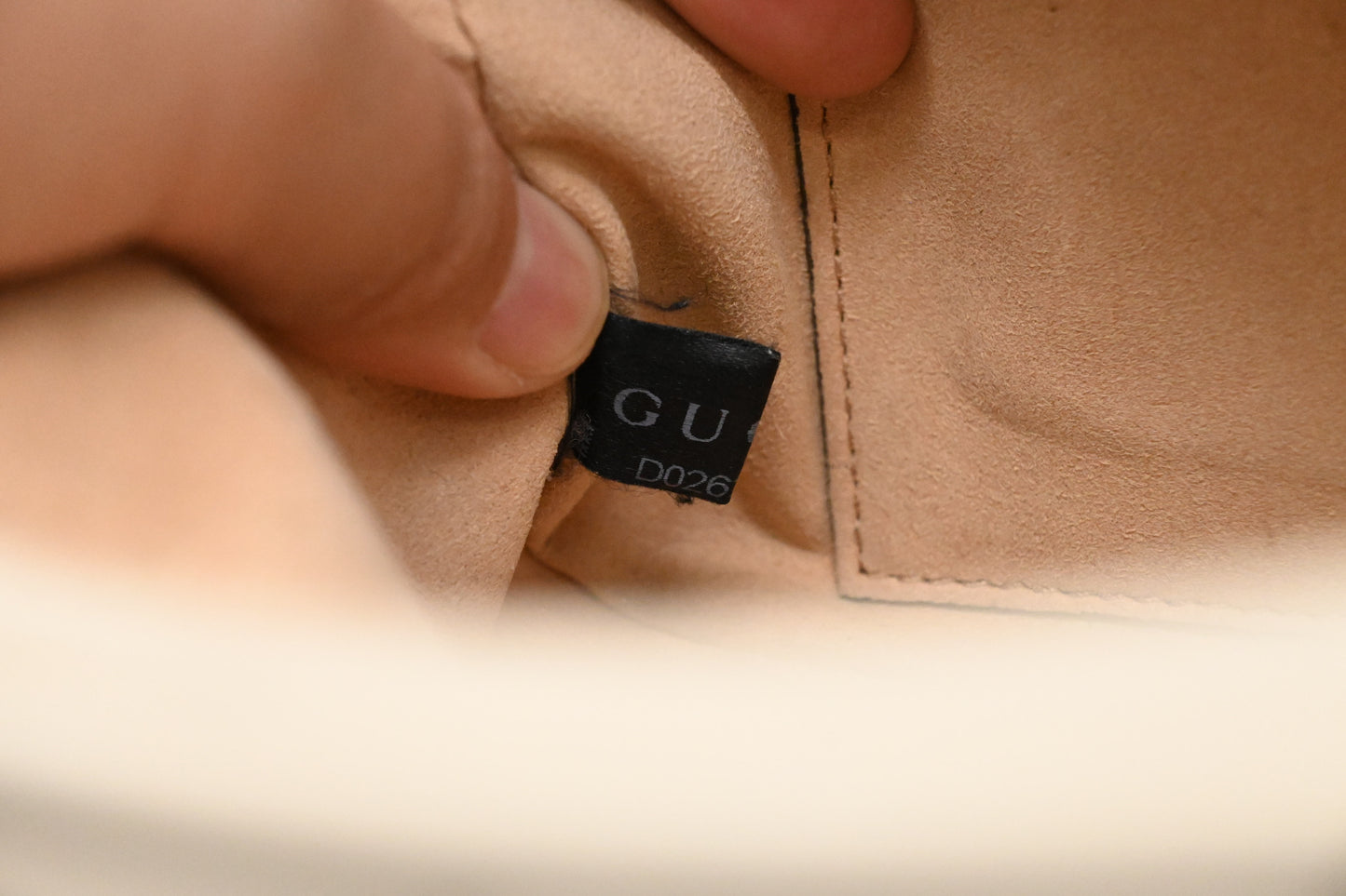 Gucci Marmont Crossbody Bag in White Leather