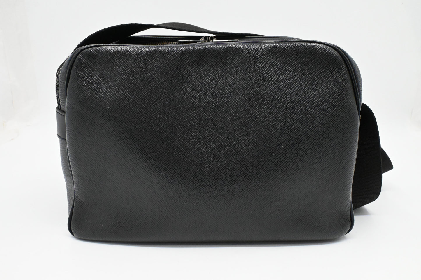 Louis Vuitton Reporter in Black Taiga Leather