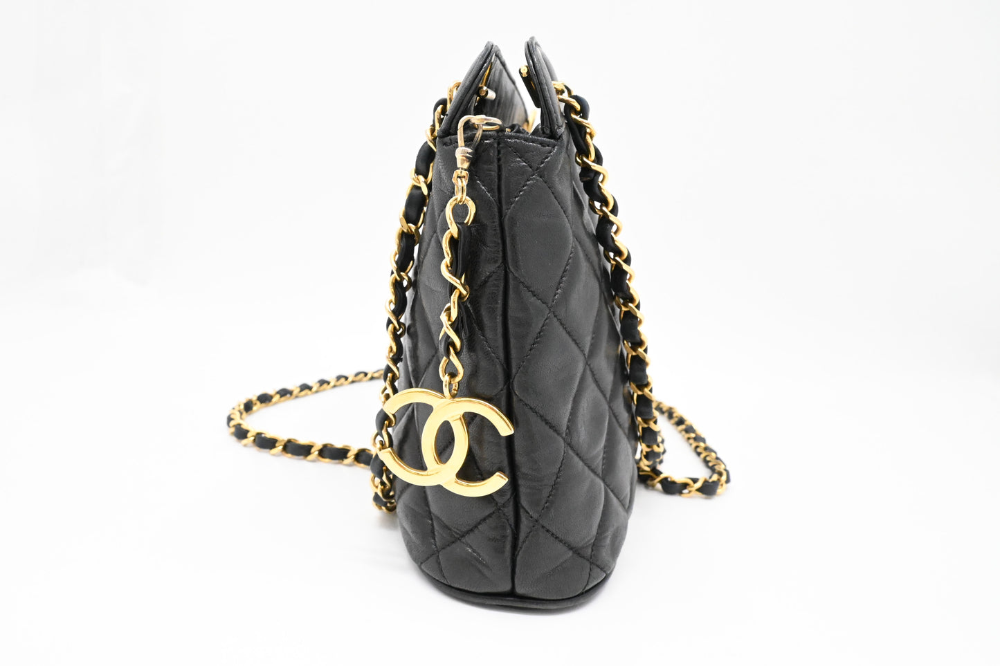 Chanel Shoulder Bag in Black Lambskin Leather