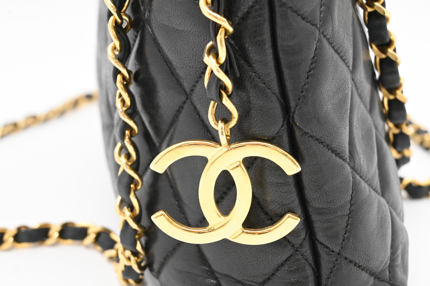 Chanel Shoulder Bag in Black Lambskin Leather