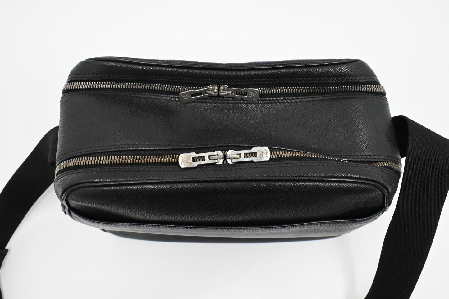 Louis Vuitton Reporter in Black Taiga Leather