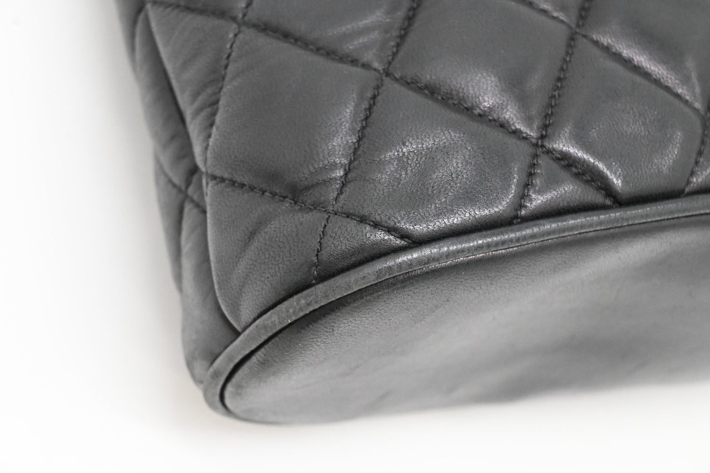 Chanel Shoulder Bag in Black Lambskin Leather