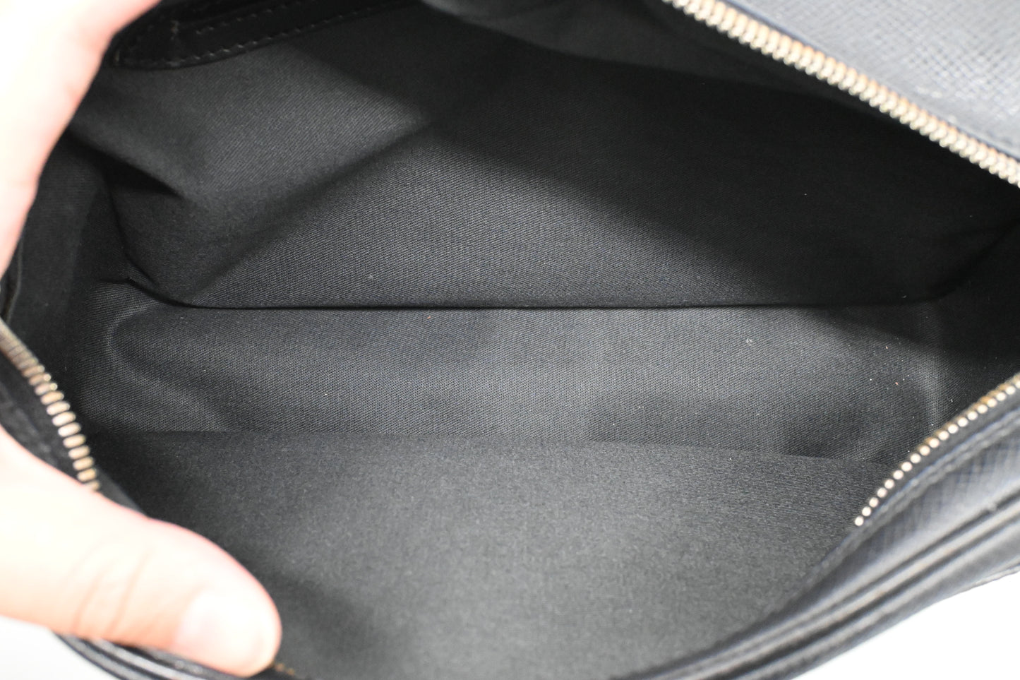 Louis Vuitton Reporter in Black Taiga Leather