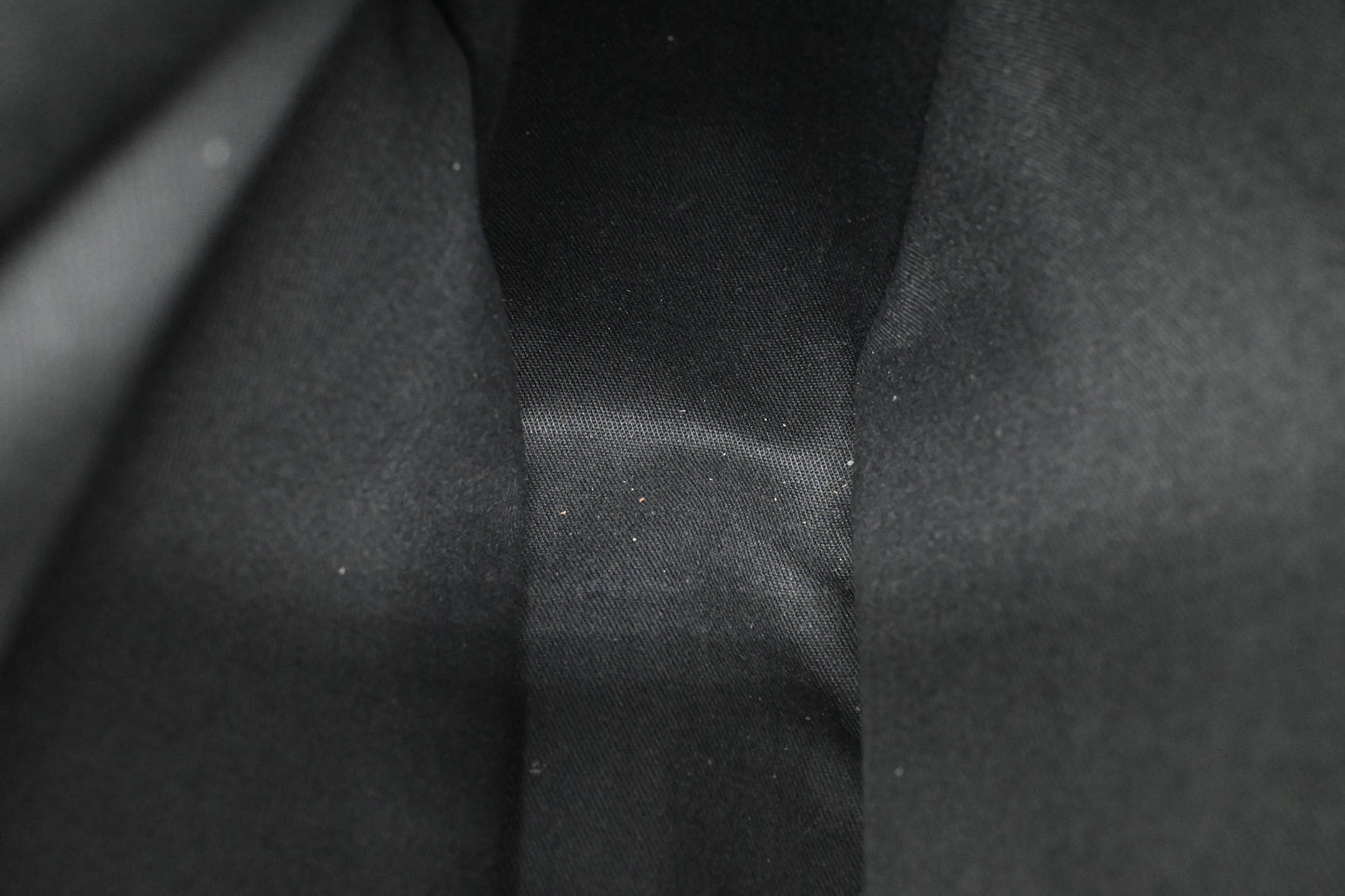 Louis Vuitton Reporter in Black Taiga Leather