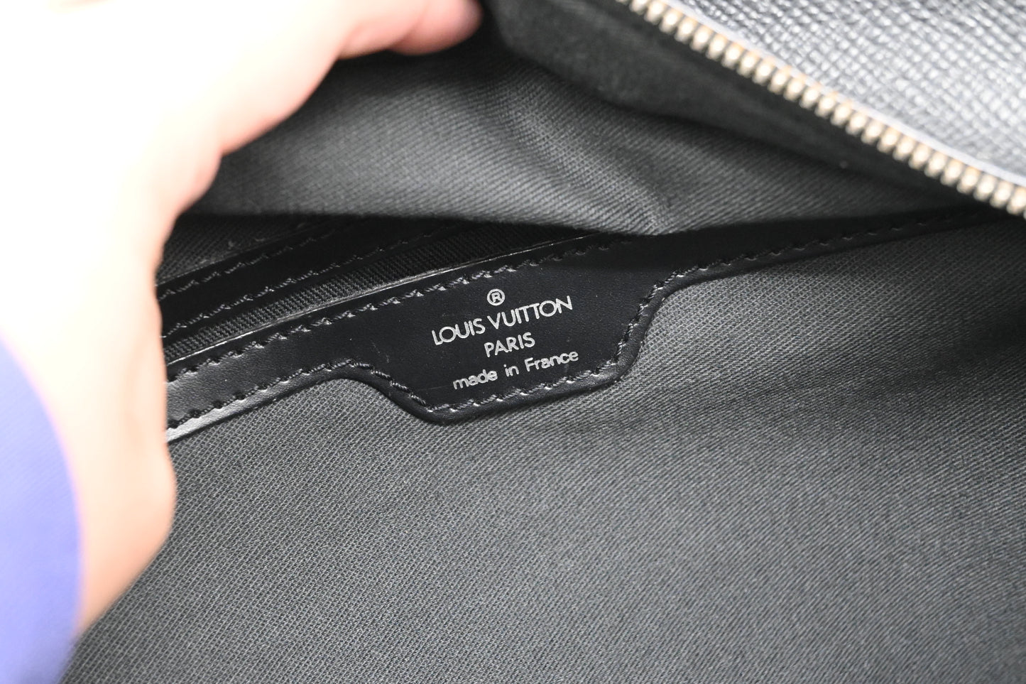 Louis Vuitton Reporter in Black Taiga Leather