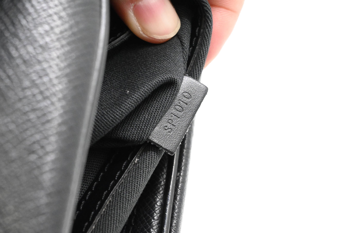 Louis Vuitton Reporter in Black Taiga Leather