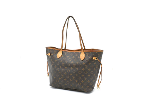 Louis Vuitton Neverfull MM in Monogram Canvas