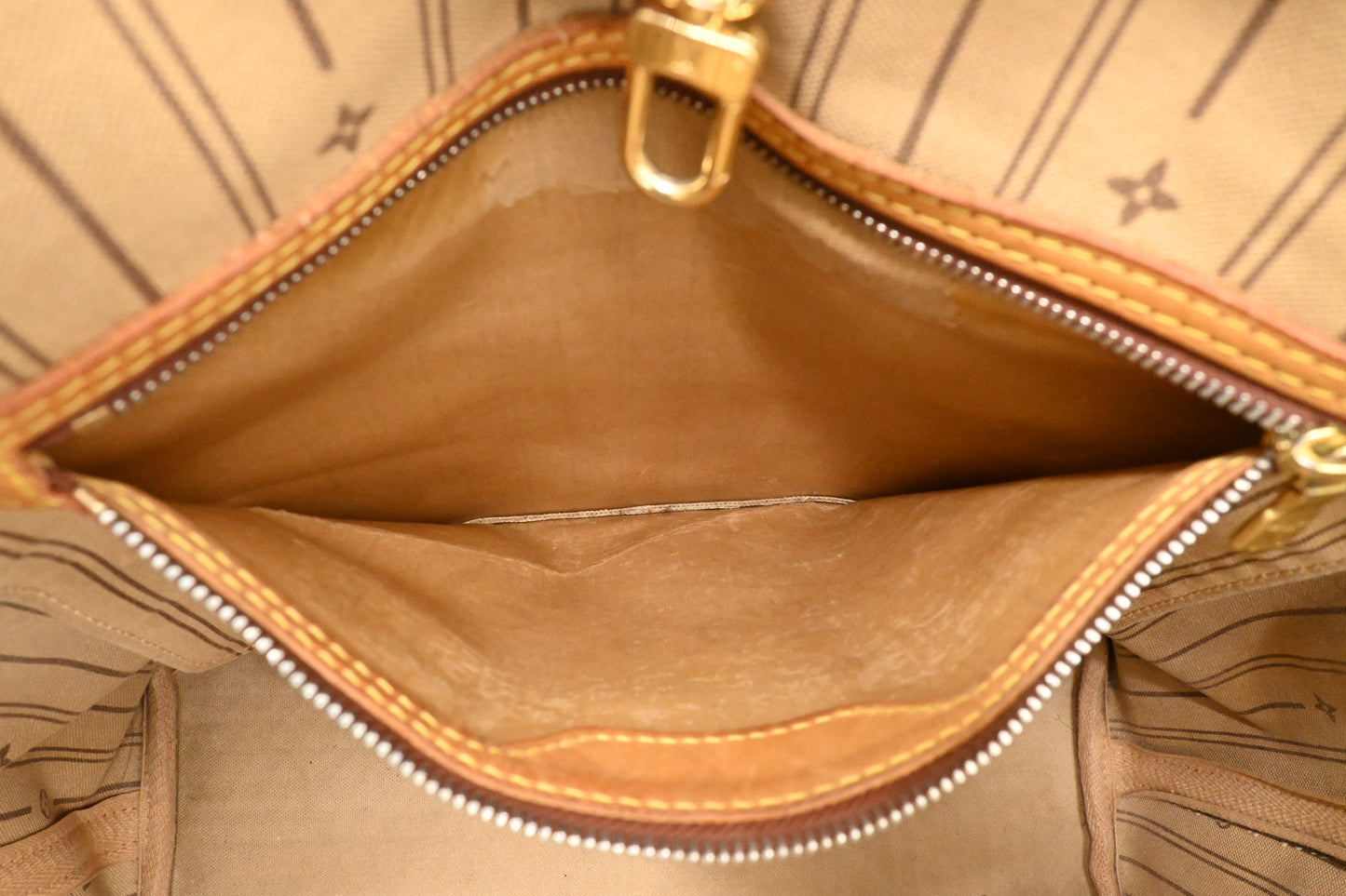 Louis Vuitton Neverfull MM in Monogram Canvas