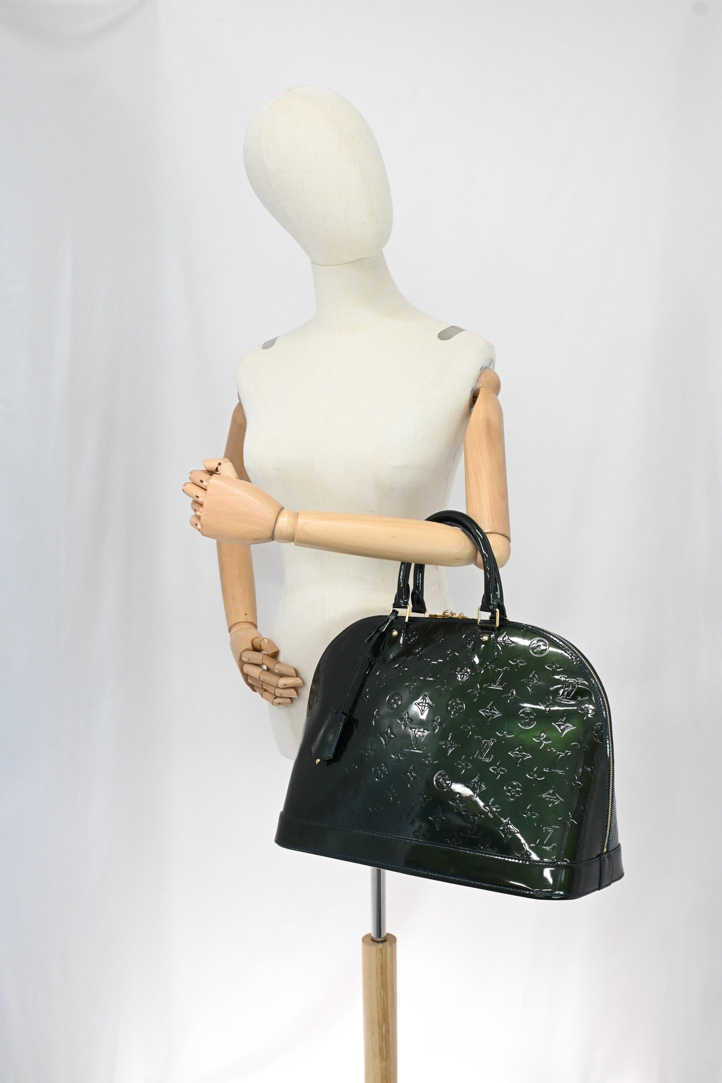 Louis Vuitton Alma GM in Green Vernis Leather
