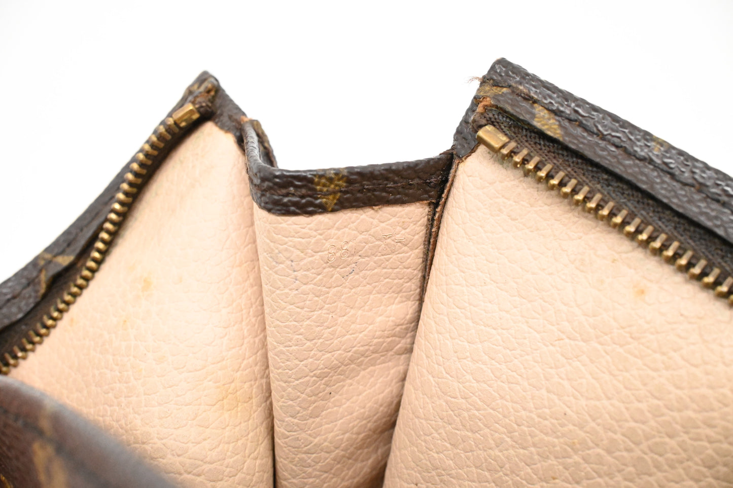 Louis Vuitton Toiletry 26 in Monogram Canvas