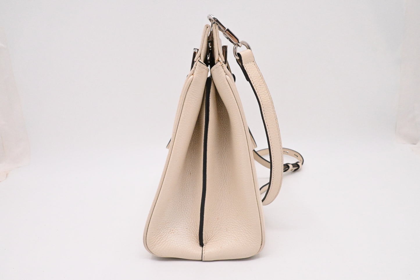 Gucci Zumi Handbag in Cream Leather