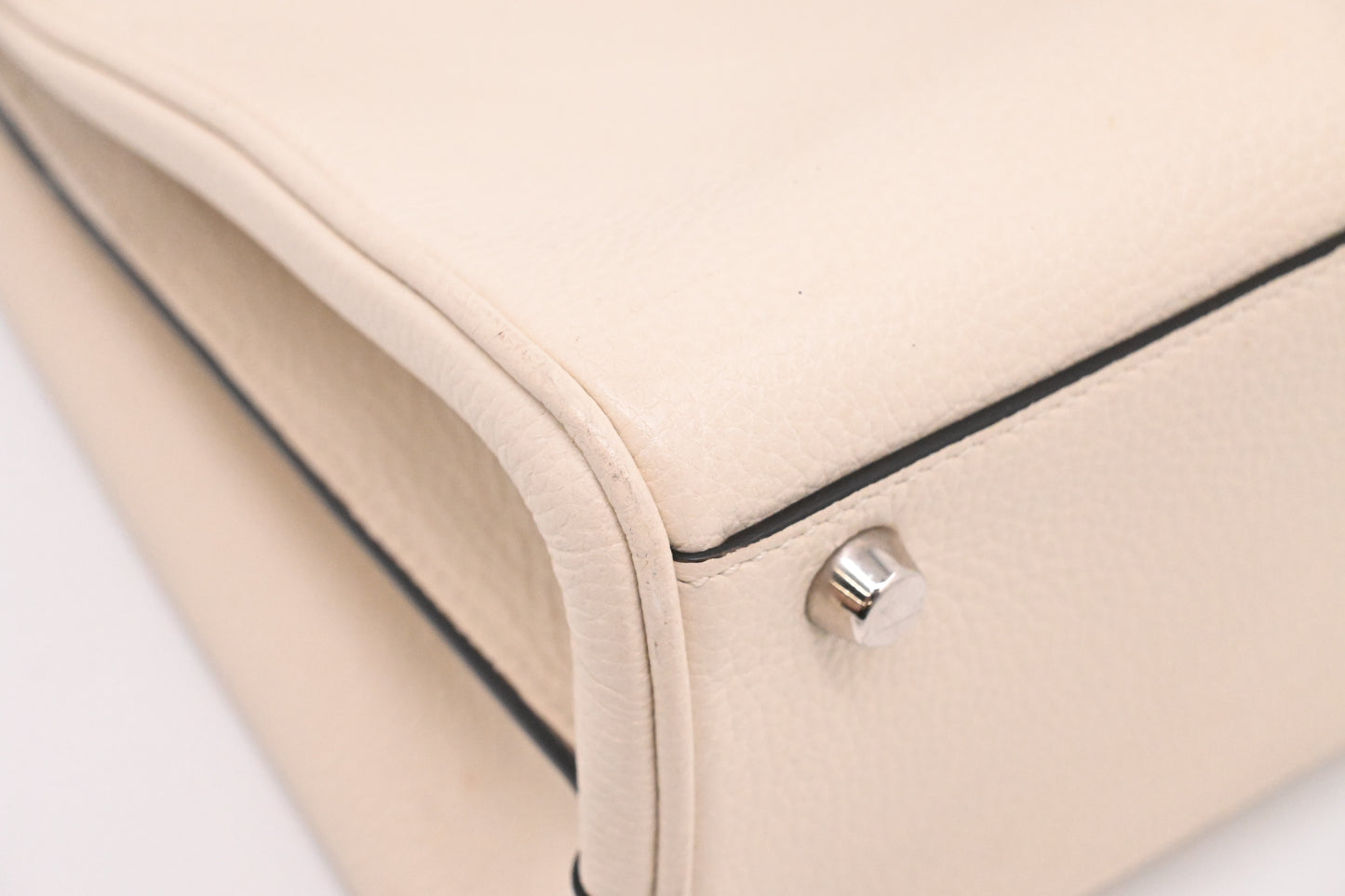Gucci Zumi Handbag in Cream Leather