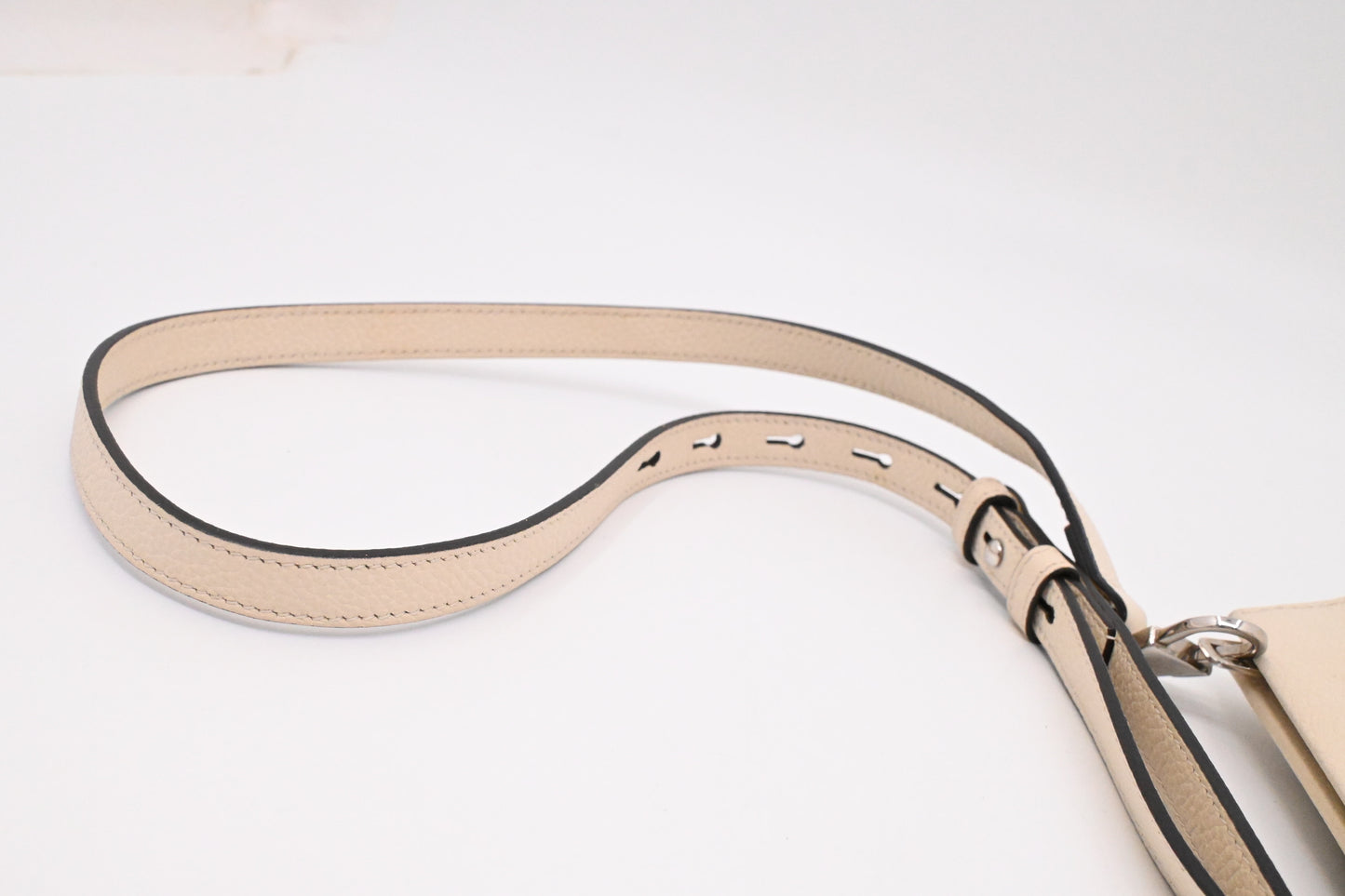 Gucci Zumi Handbag in Cream Leather
