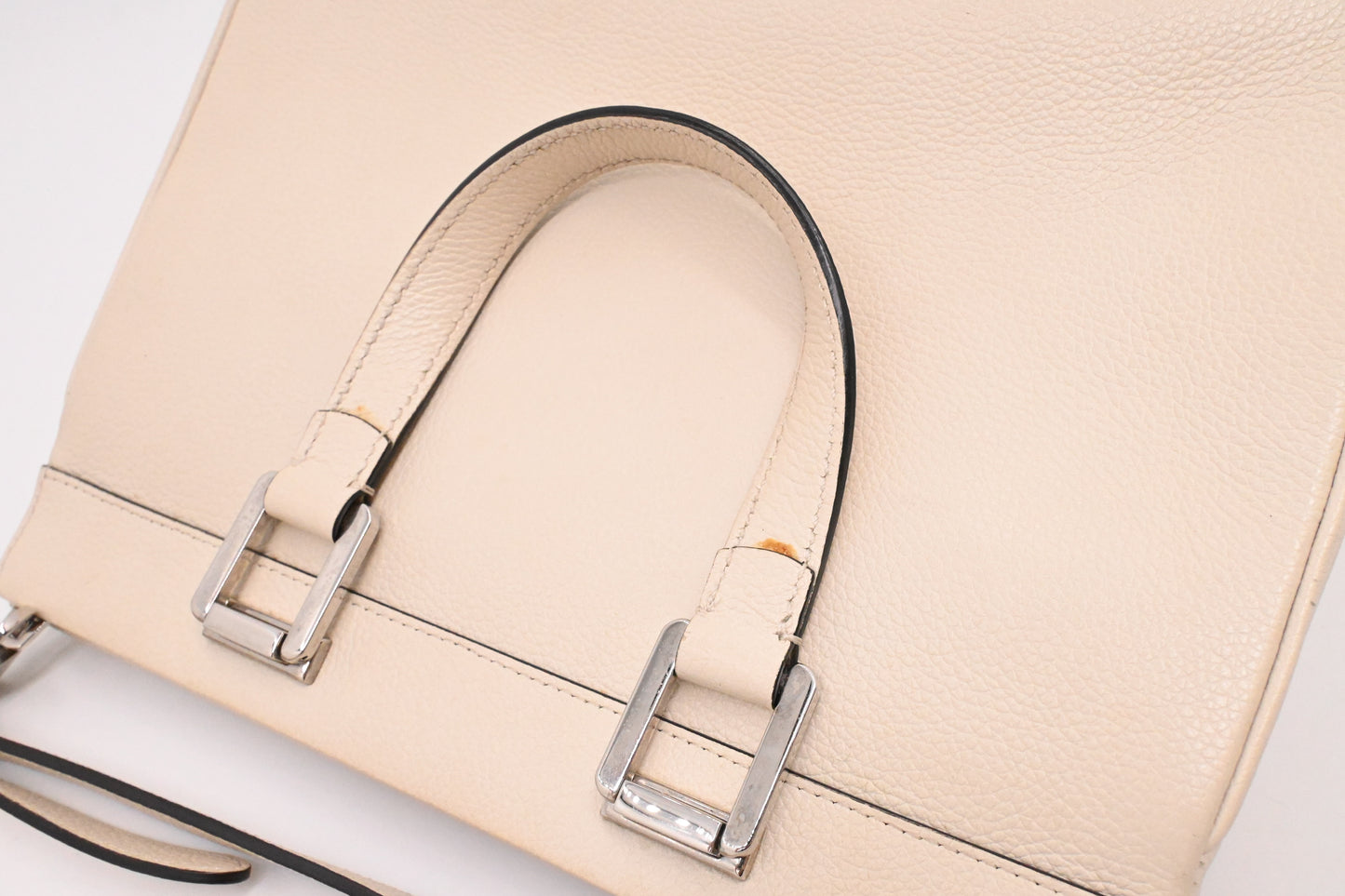 Gucci Zumi Handbag in Cream Leather