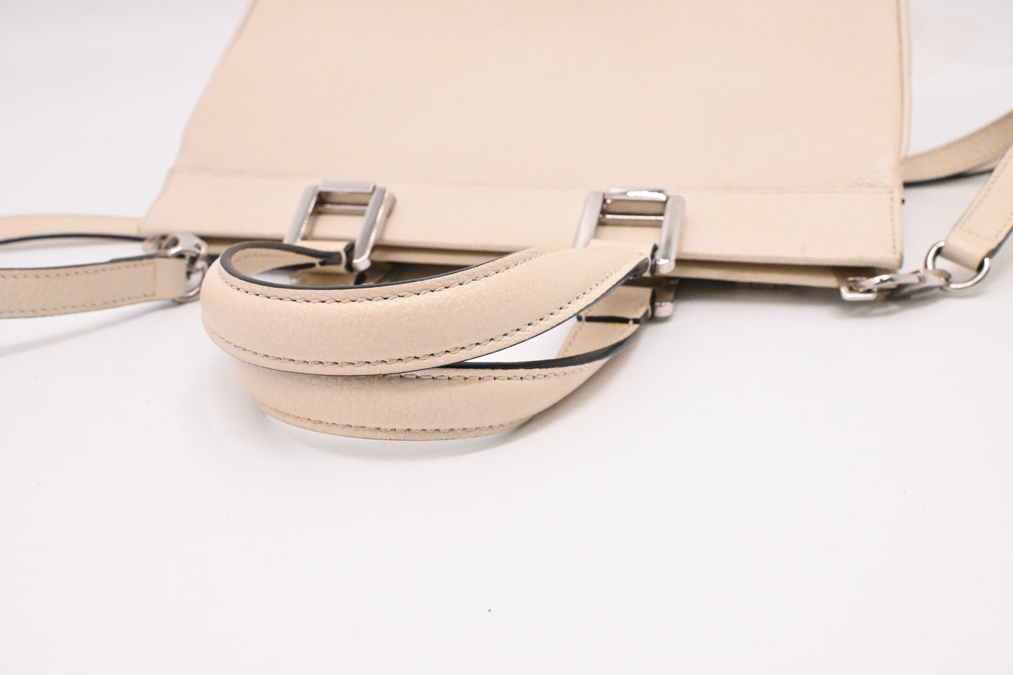 Gucci Zumi Handbag in Cream Leather