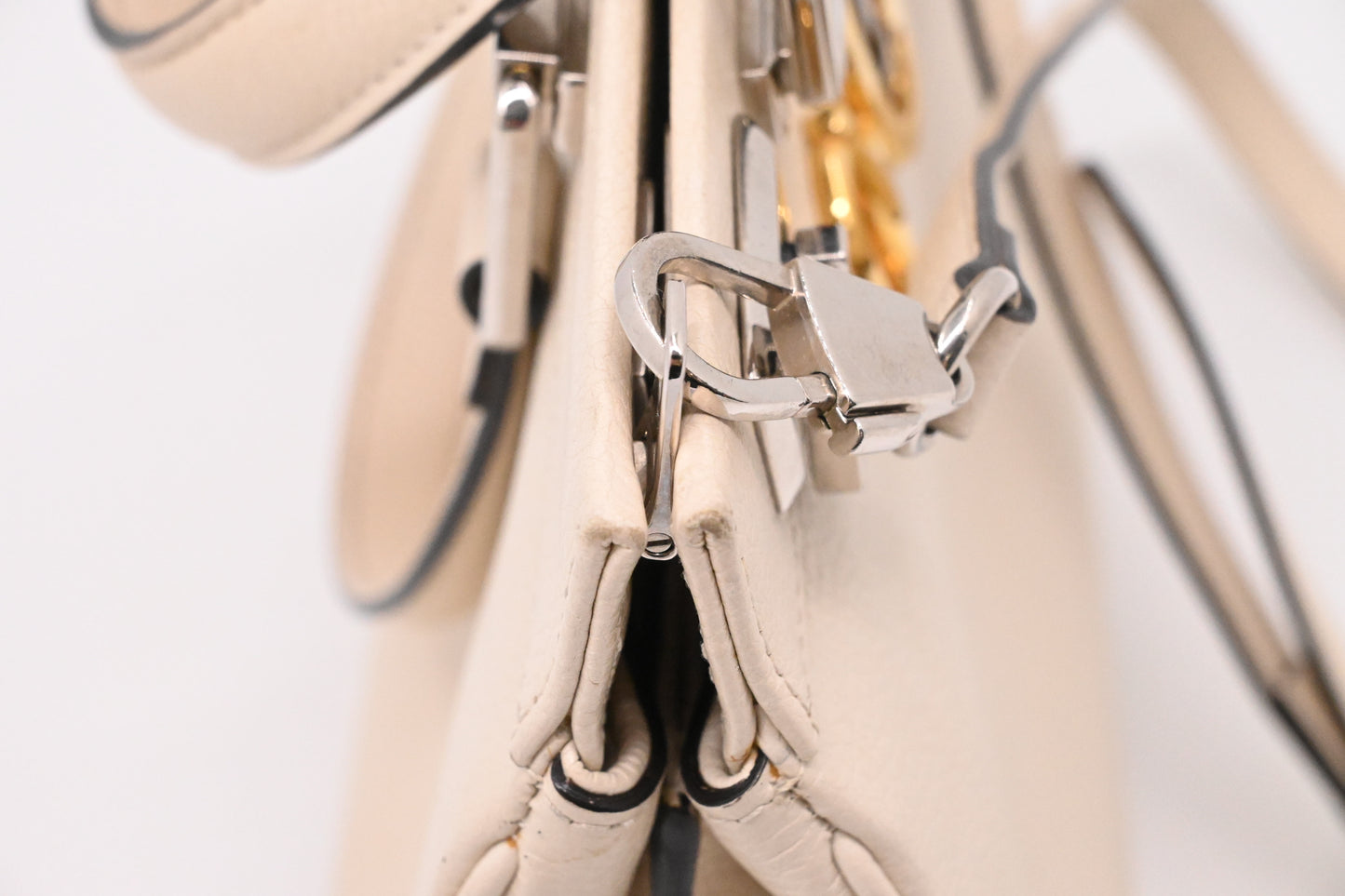 Gucci Zumi Handbag in Cream Leather