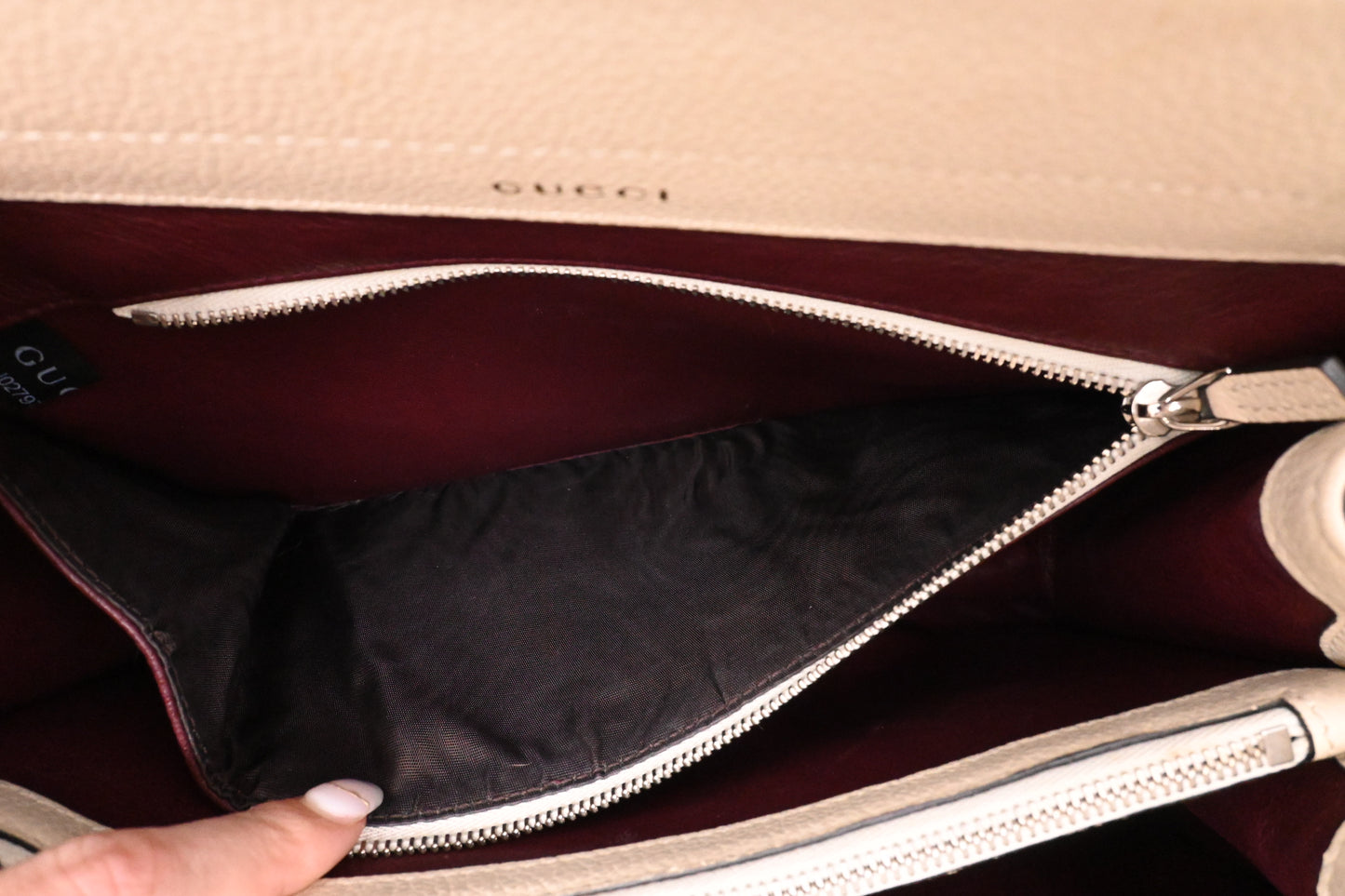 Gucci Zumi Handbag in Cream Leather