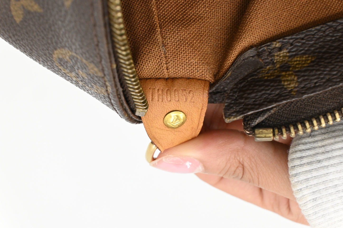 Louis Vuitton Cabas Mezzo in Monogram Canvas
