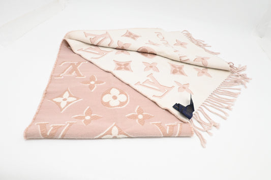 Louis Vuitton Essential Scarf in Pink Wool