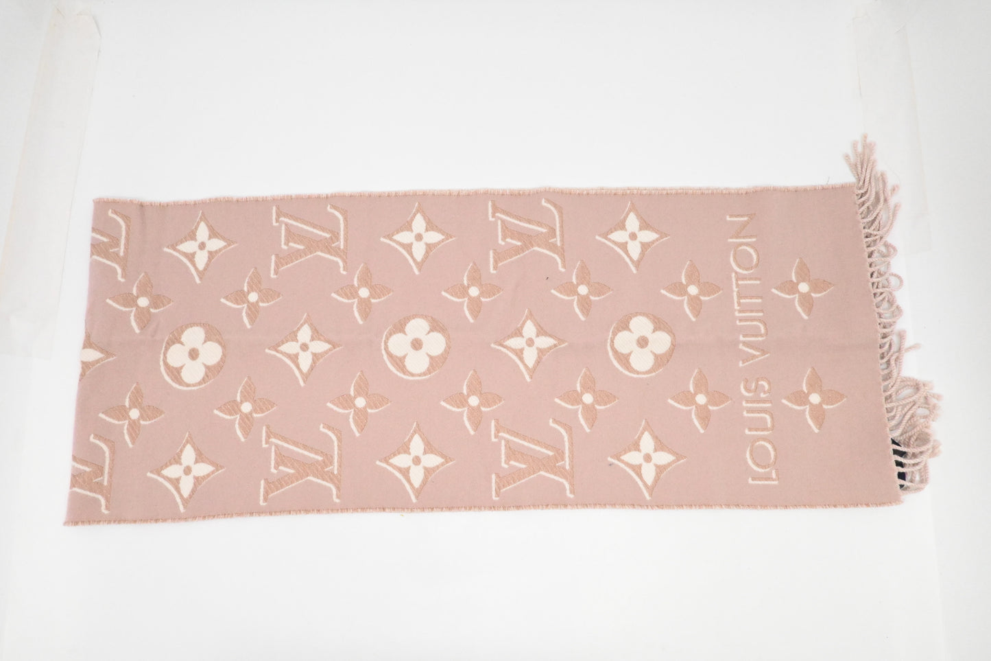Louis Vuitton Essential Scarf in Pink Wool