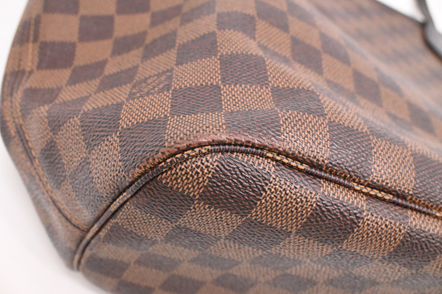 Louis Vuitton Neverfull MM in Damier Ebene Canvas