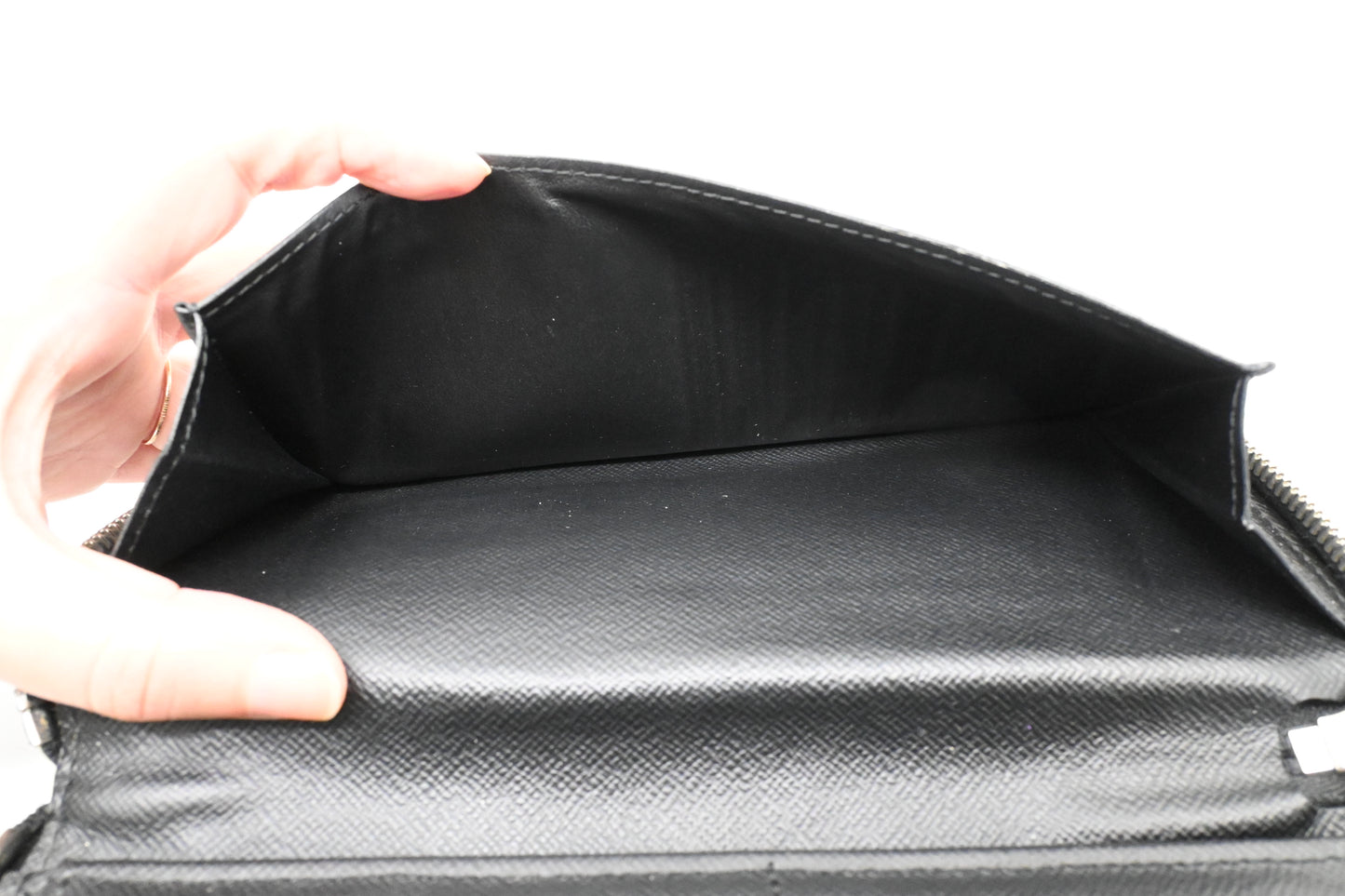 Louis Vuitton Zippy Wallet in Black Epi Leather