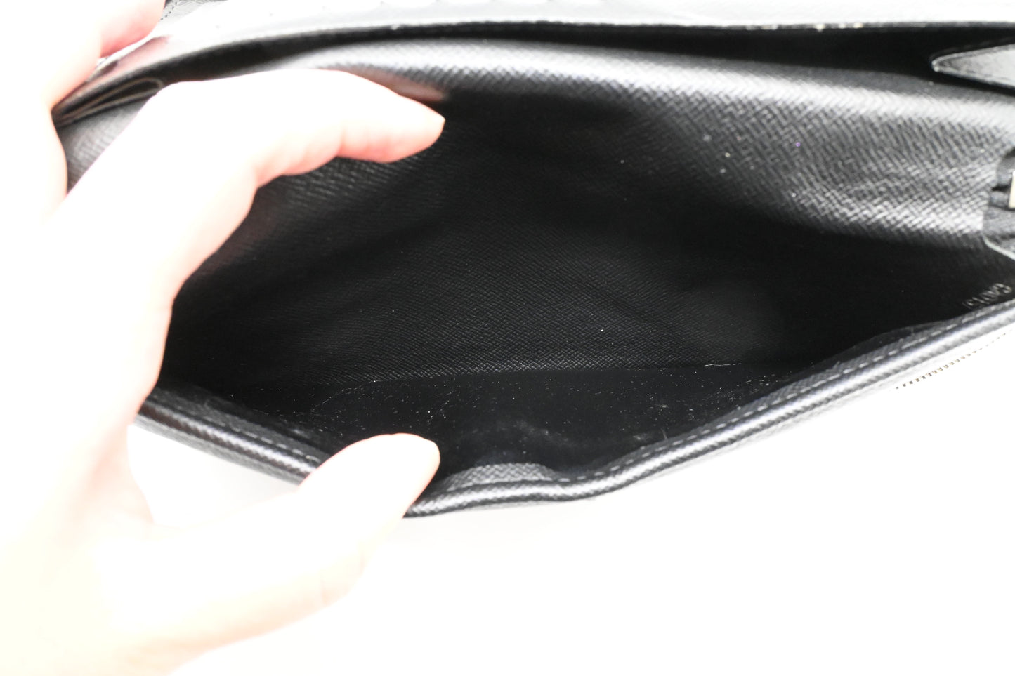 Louis Vuitton Zippy Wallet in Black Epi Leather