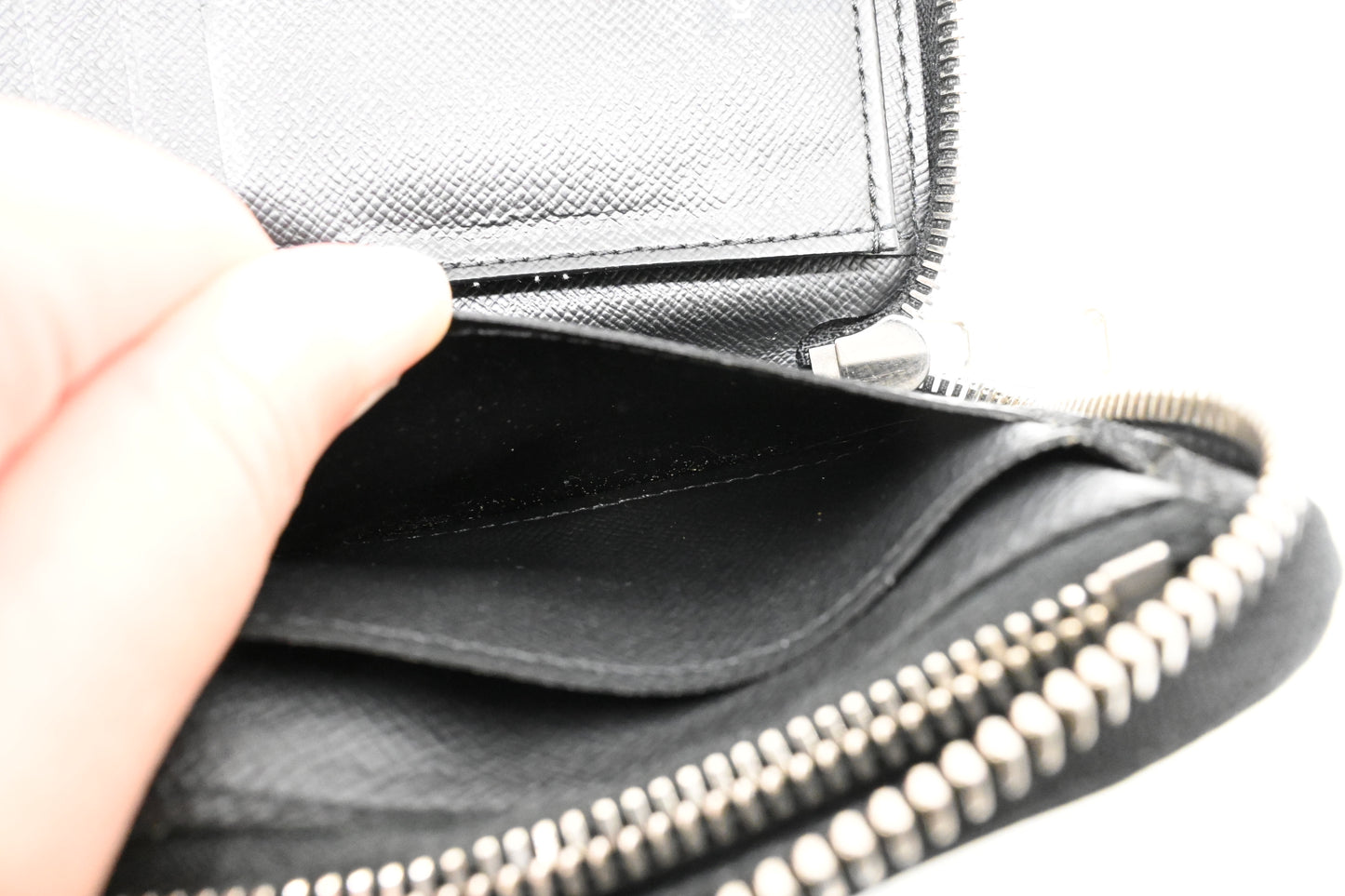 Louis Vuitton Zippy Wallet in Black Epi Leather